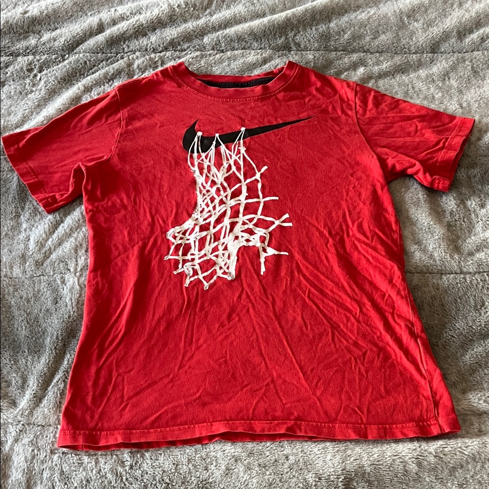 Nike Youth Hoops cotton Short-Sleeve Tee with Basketball Net Graphic